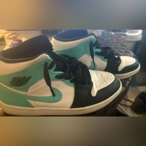 Jordan 1 mid, tropical twist size 8 1/2